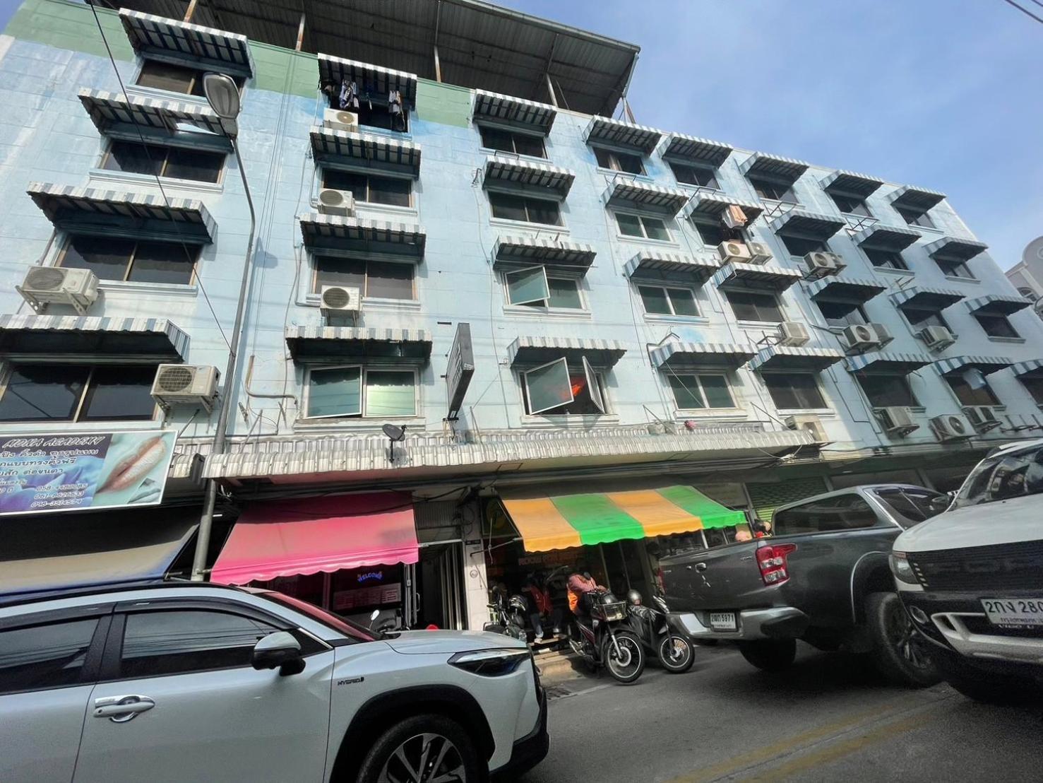 Oyo 75494 President Apartment Pattaya Eksteriør billede