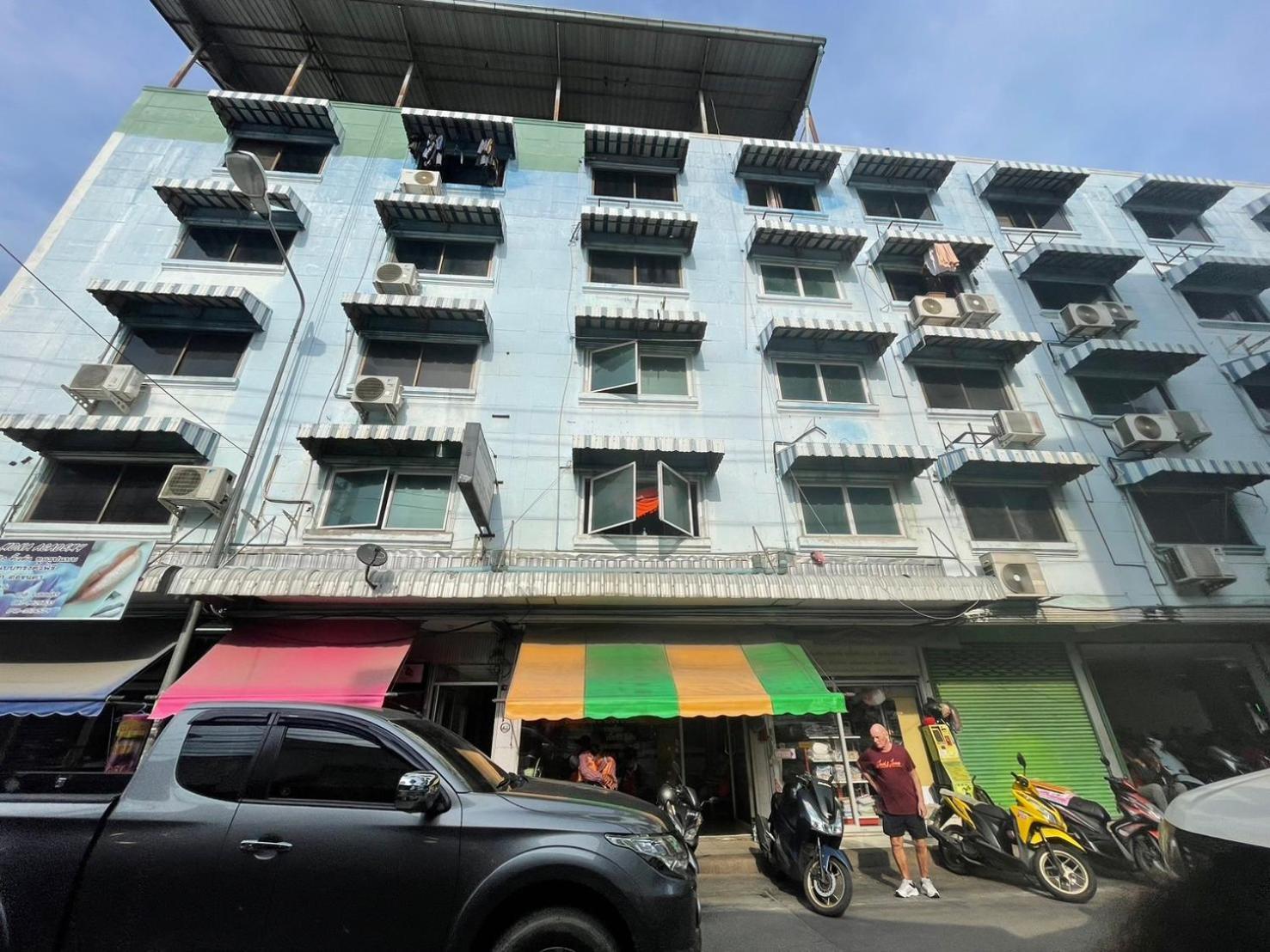Oyo 75494 President Apartment Pattaya Eksteriør billede