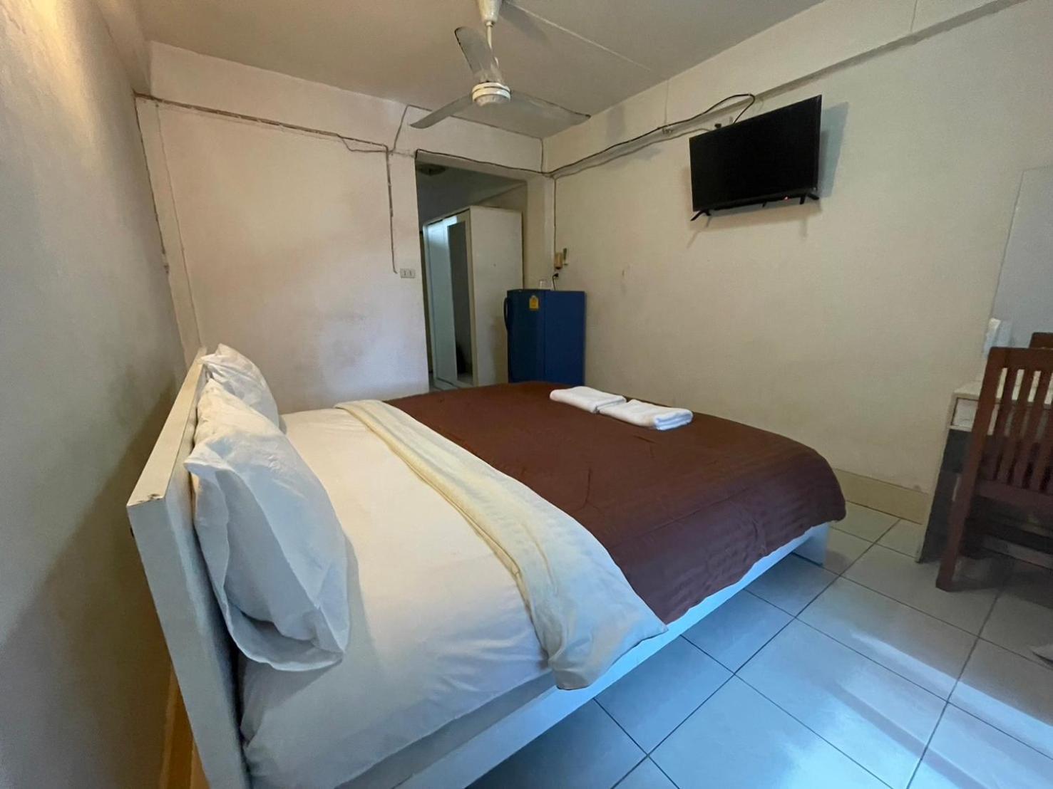 Oyo 75494 President Apartment Pattaya Eksteriør billede
