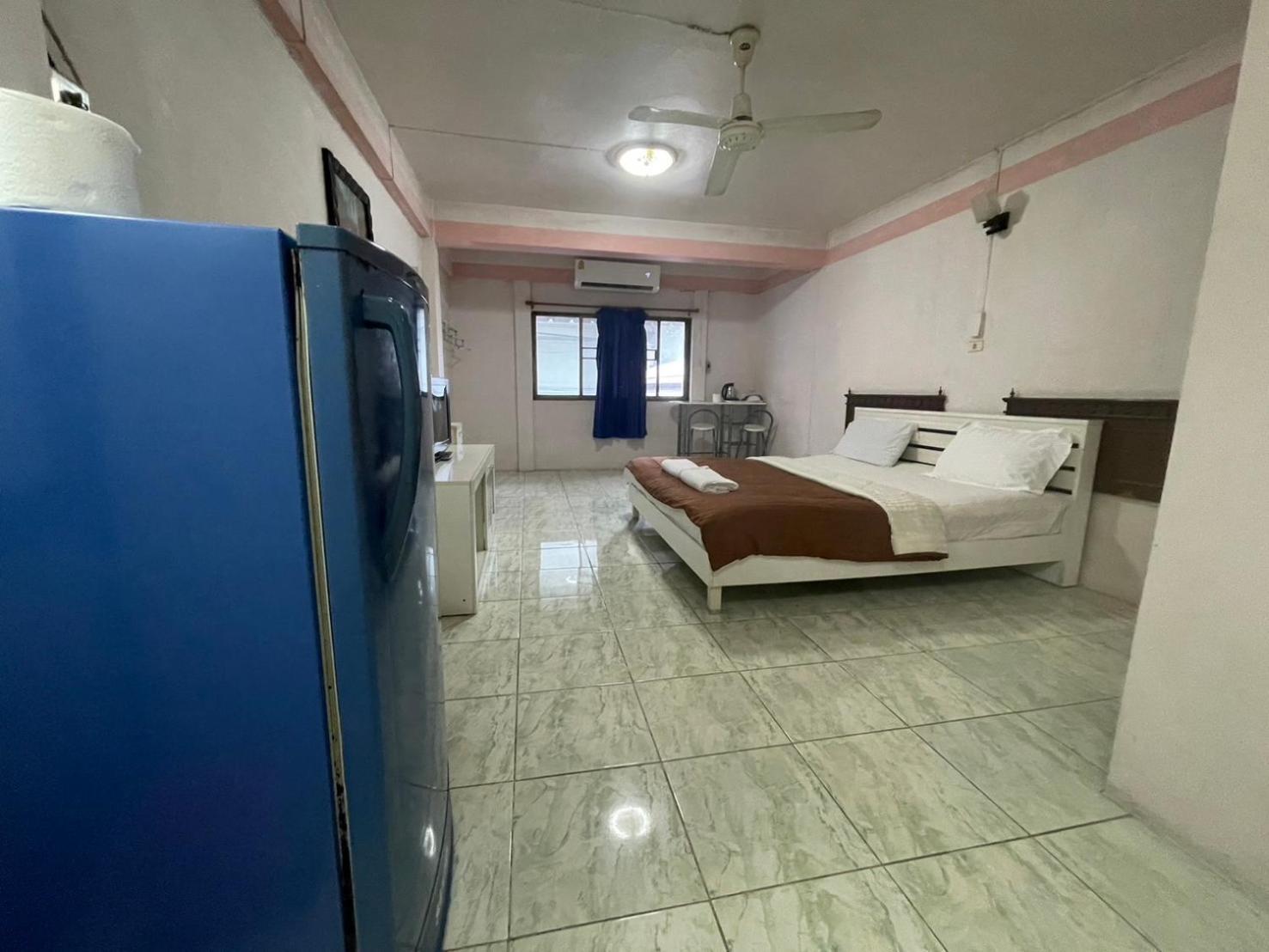 Oyo 75494 President Apartment Pattaya Eksteriør billede