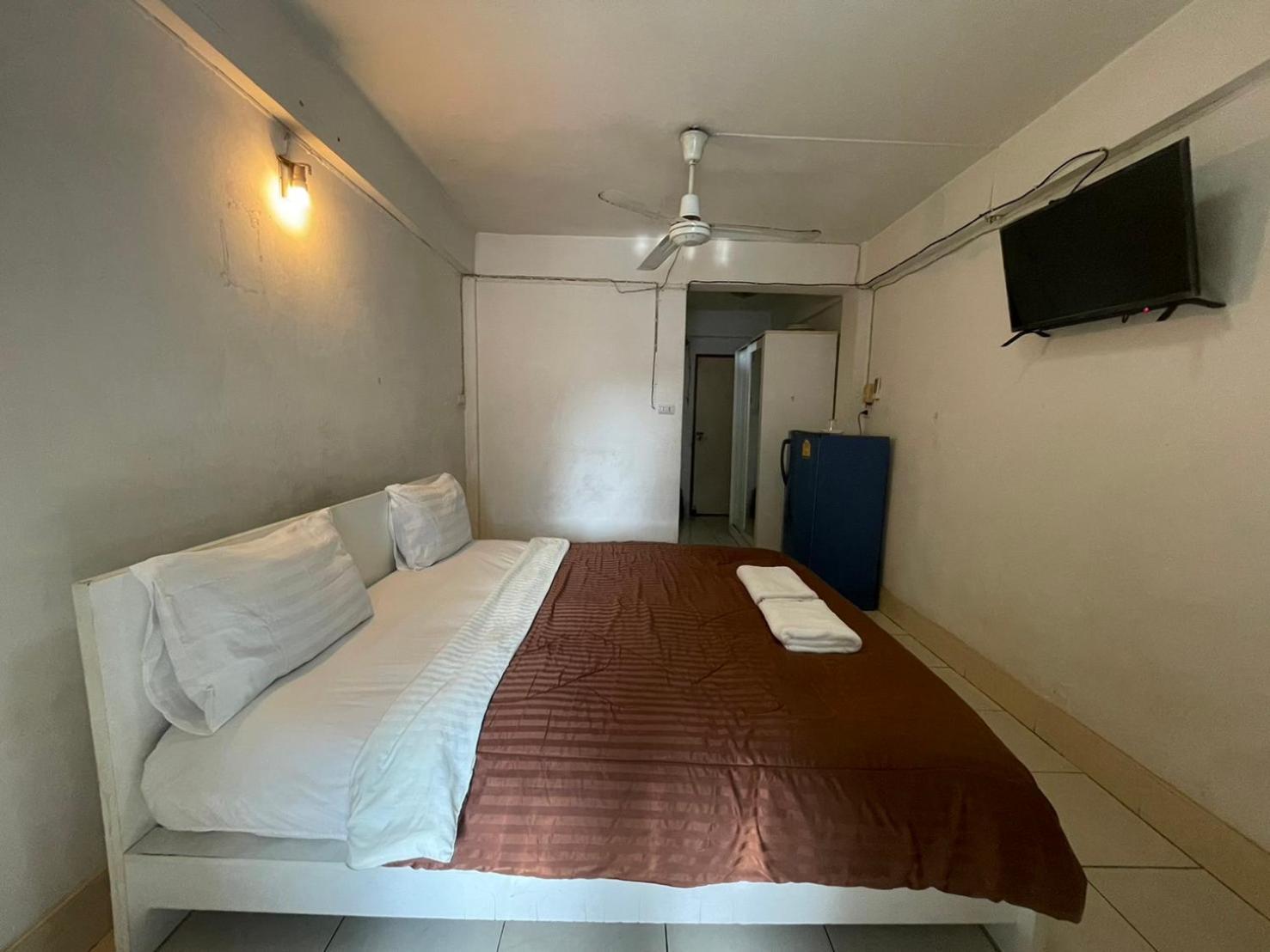 Oyo 75494 President Apartment Pattaya Eksteriør billede
