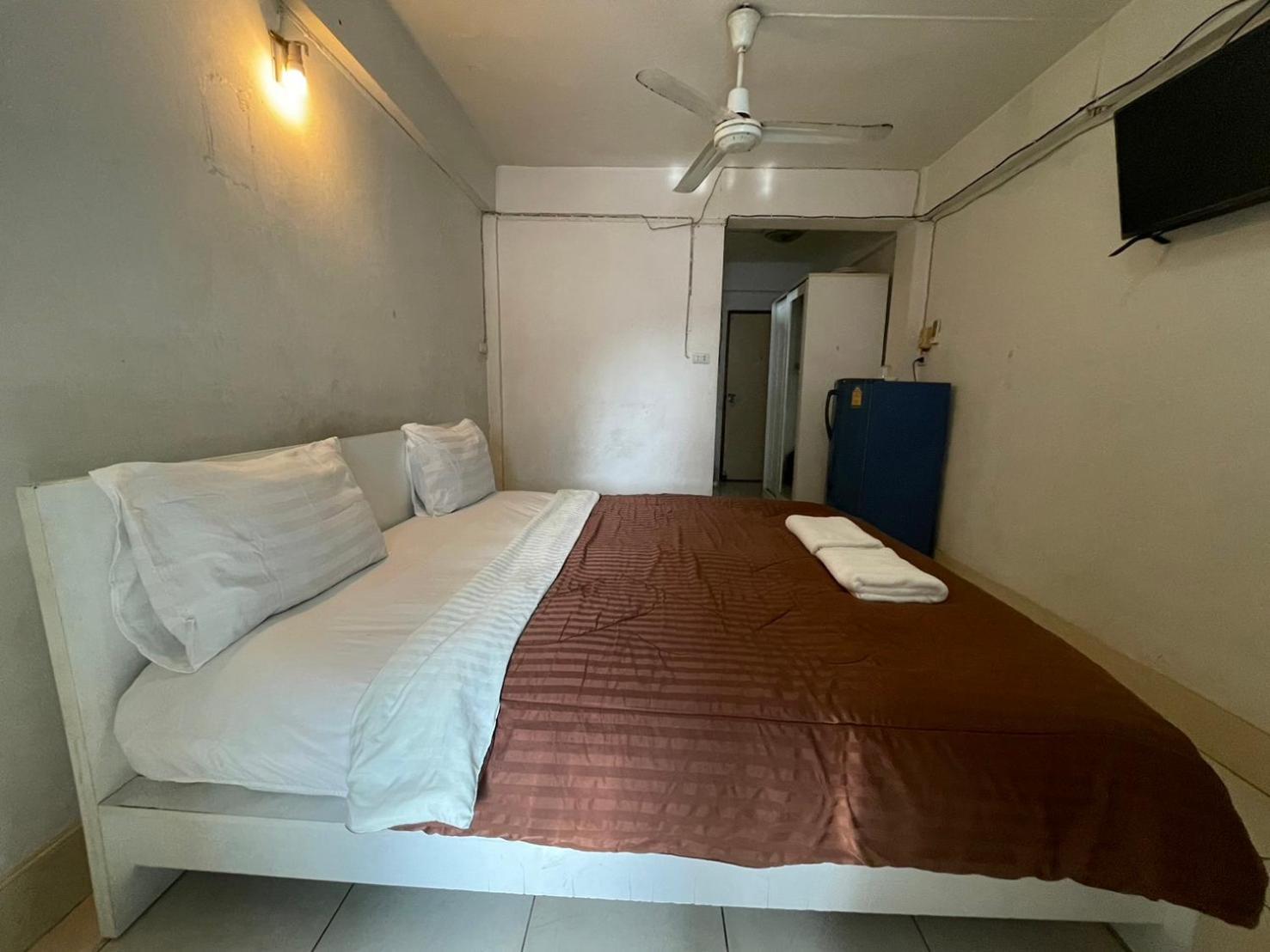 Oyo 75494 President Apartment Pattaya Eksteriør billede