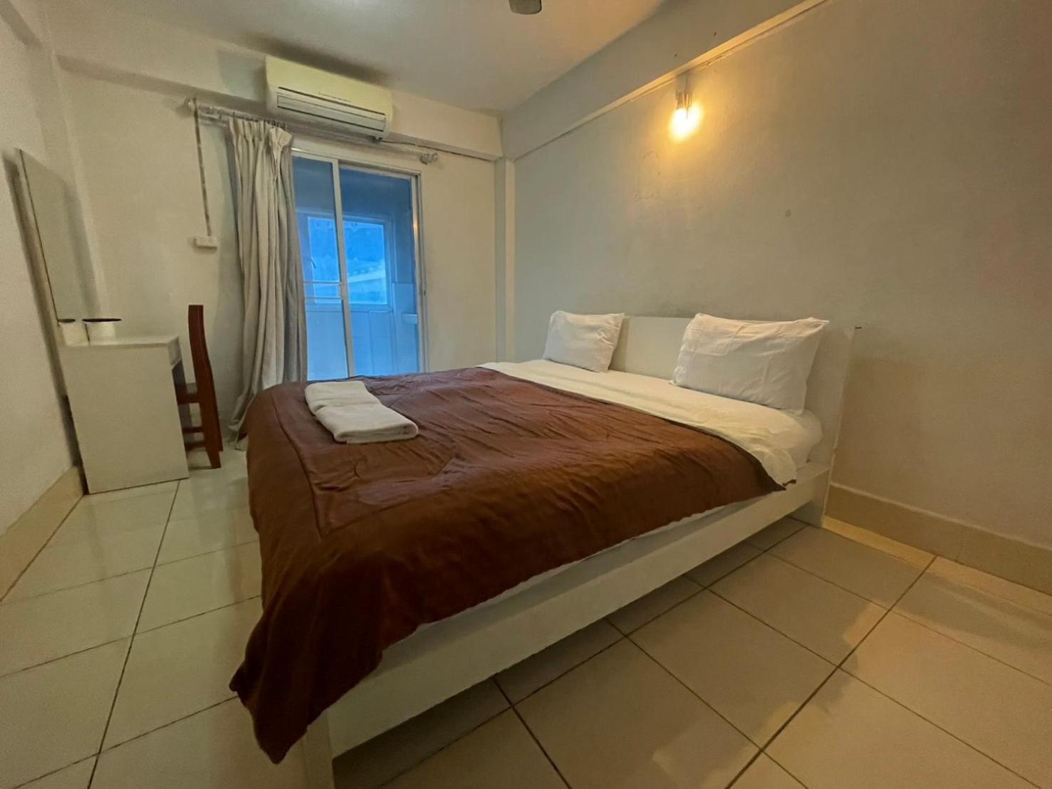 Oyo 75494 President Apartment Pattaya Eksteriør billede