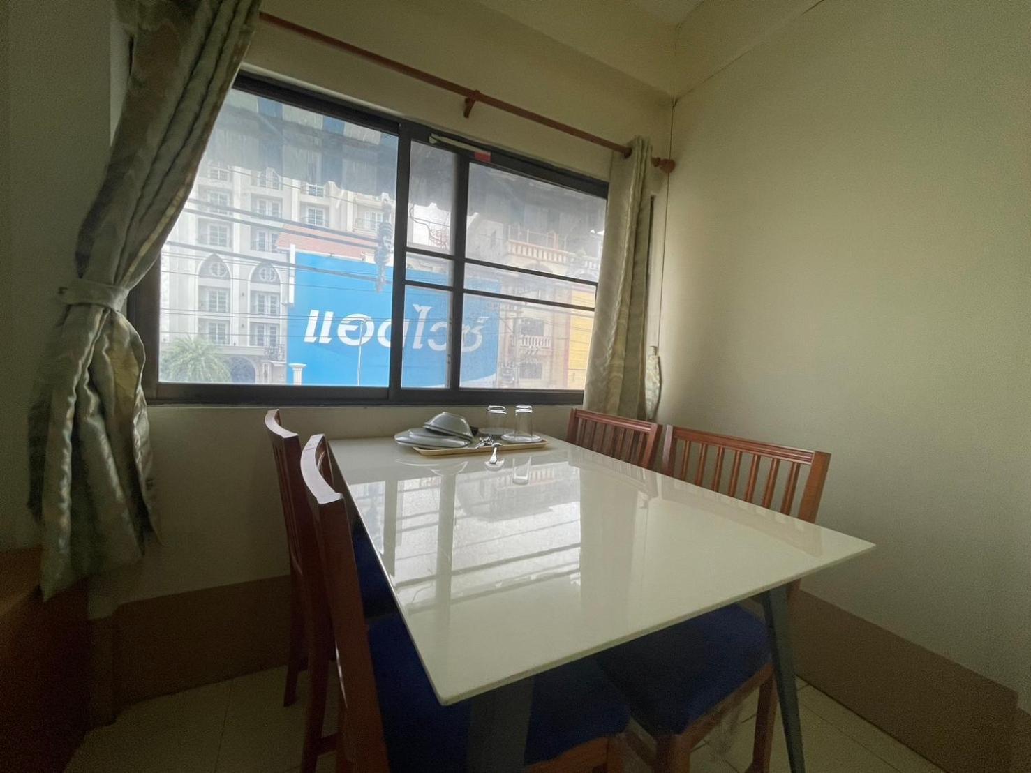 Oyo 75494 President Apartment Pattaya Eksteriør billede