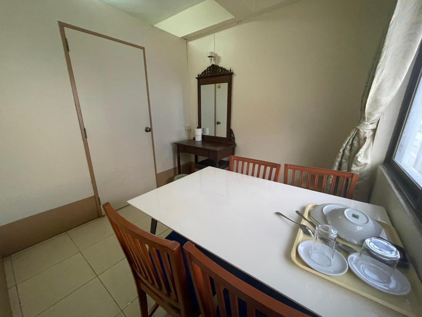 Oyo 75494 President Apartment Pattaya Eksteriør billede
