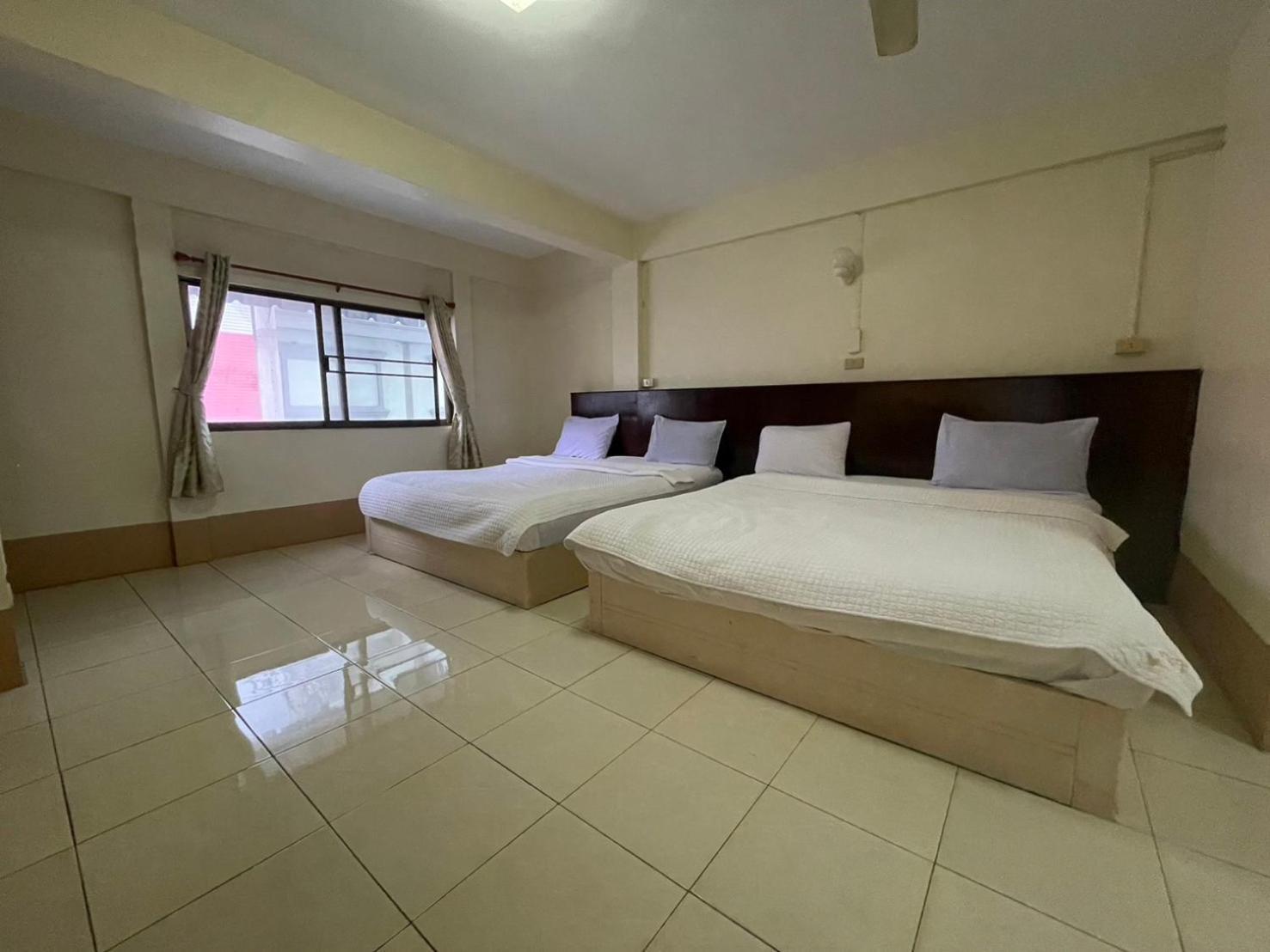 Oyo 75494 President Apartment Pattaya Eksteriør billede