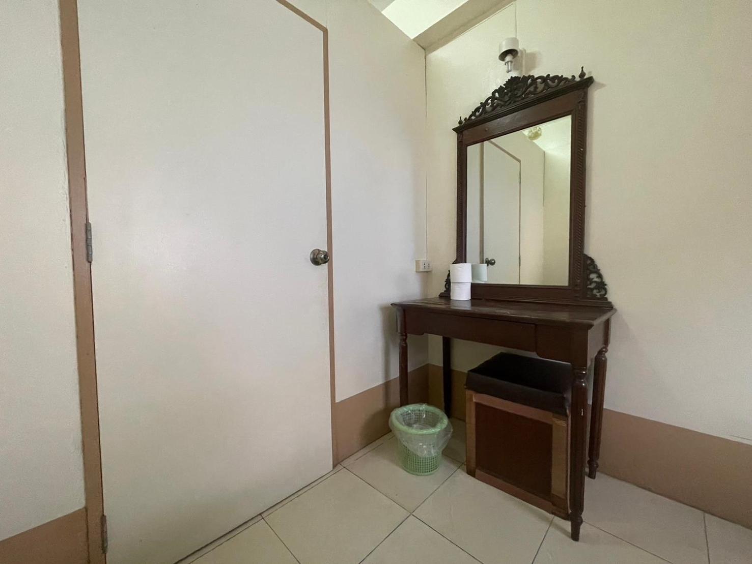 Oyo 75494 President Apartment Pattaya Eksteriør billede