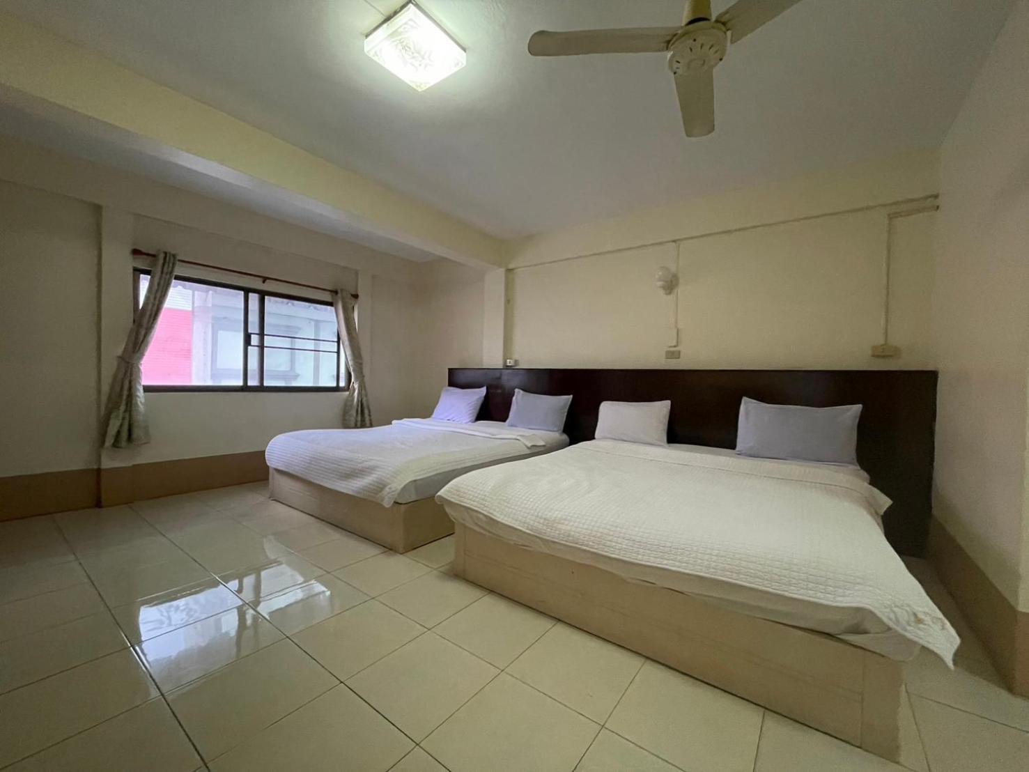 Oyo 75494 President Apartment Pattaya Eksteriør billede