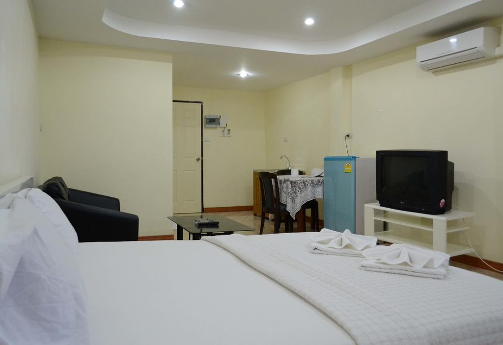 Oyo 75494 President Apartment Pattaya Værelse billede