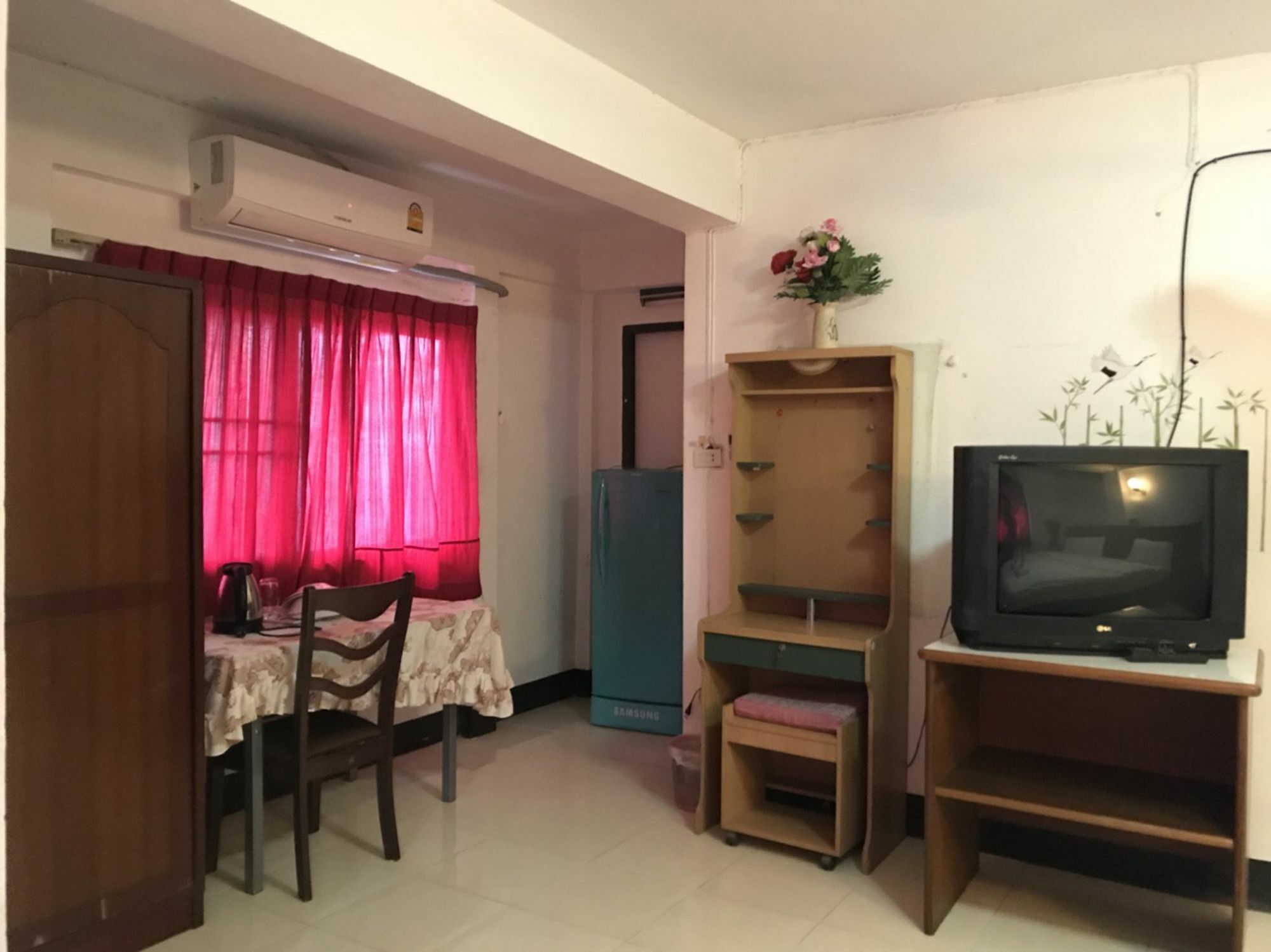 Oyo 75494 President Apartment Pattaya Eksteriør billede