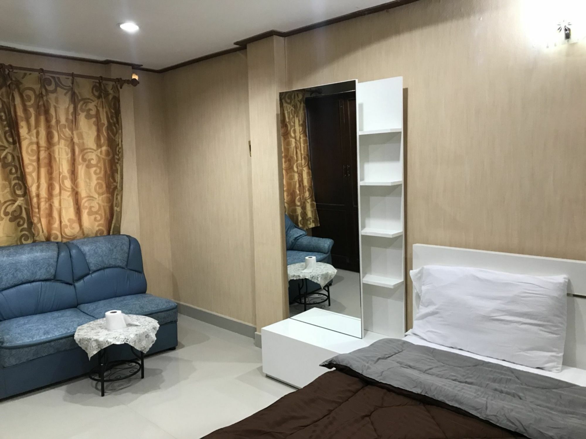 Oyo 75494 President Apartment Pattaya Eksteriør billede