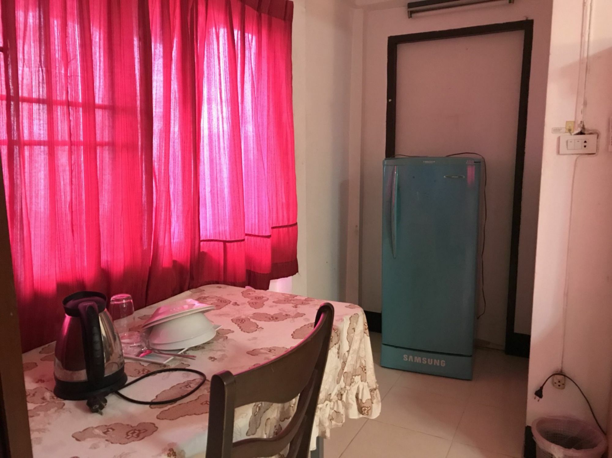Oyo 75494 President Apartment Pattaya Eksteriør billede