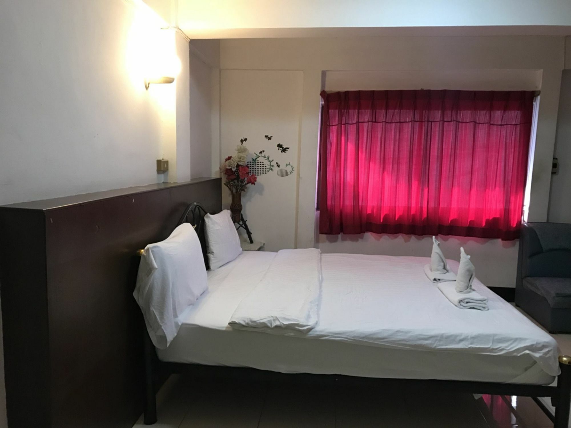Oyo 75494 President Apartment Pattaya Eksteriør billede